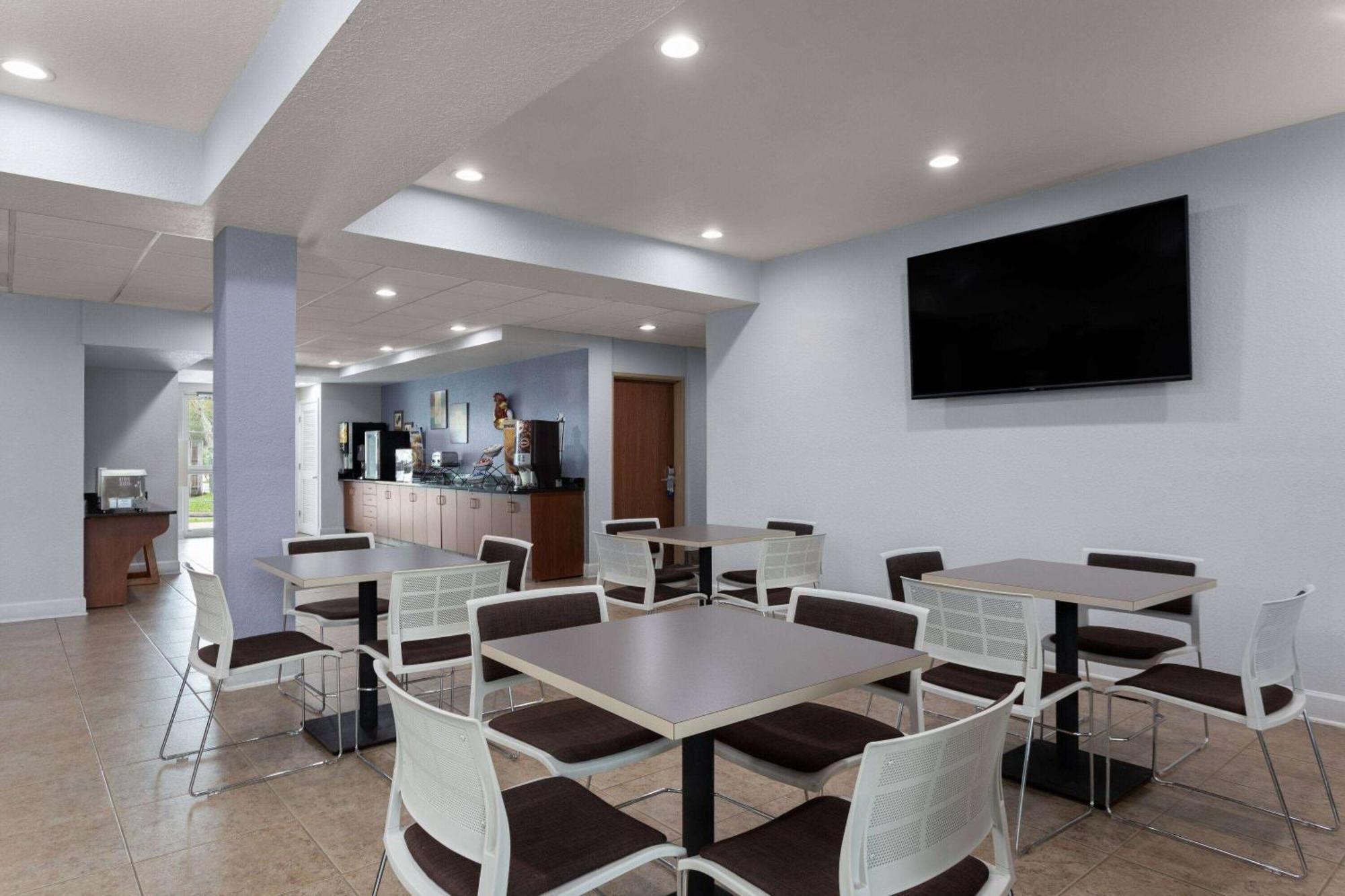 Microtel Inn And Suites - Zephyrhills Buitenkant foto