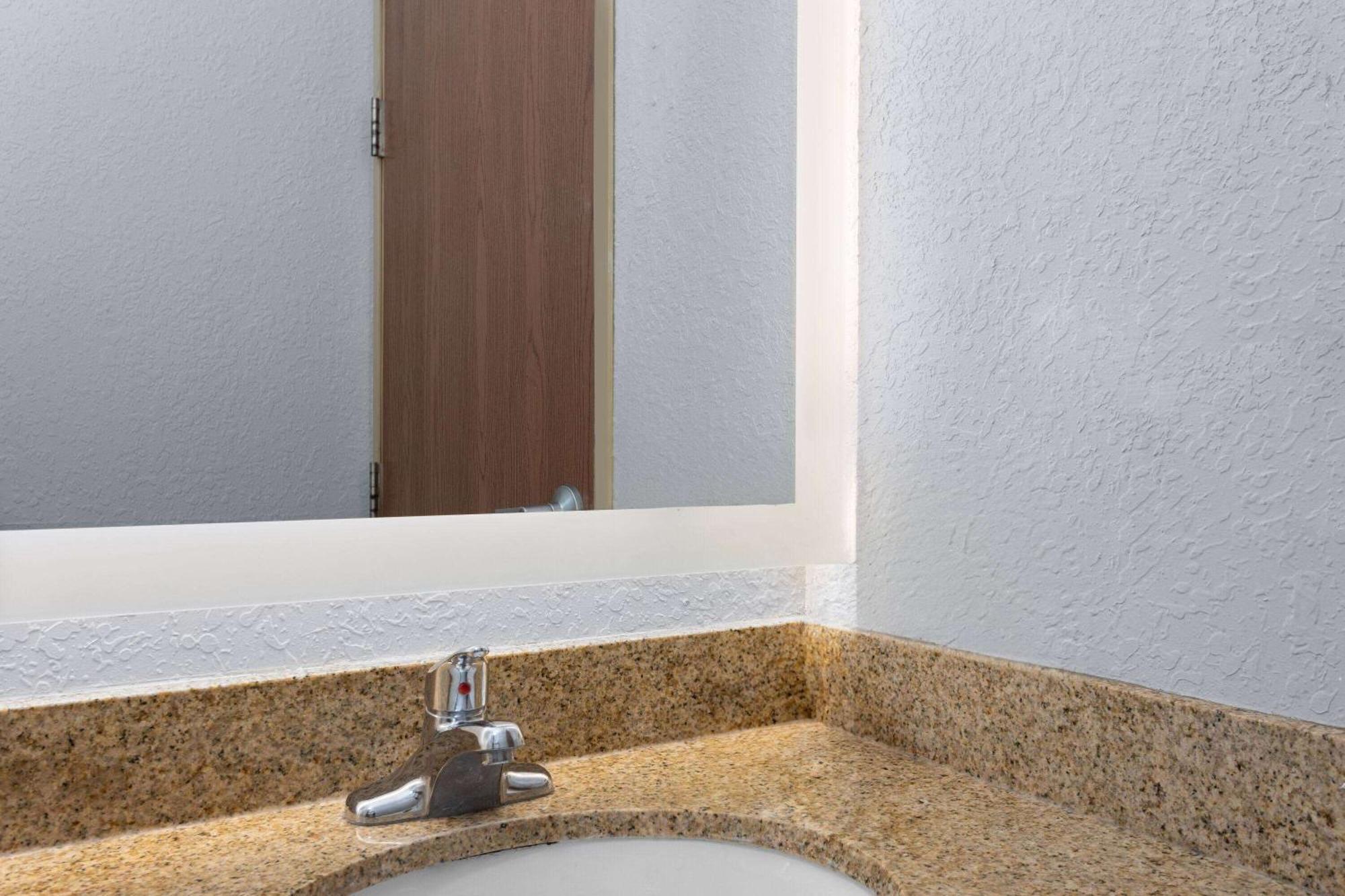 Microtel Inn And Suites - Zephyrhills Buitenkant foto