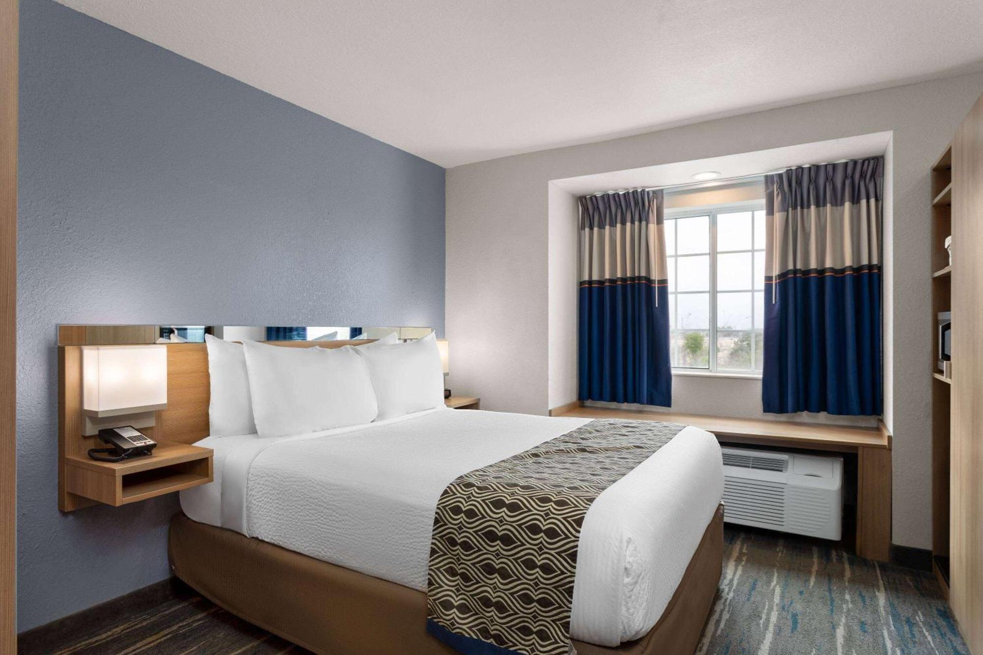 Microtel Inn And Suites - Zephyrhills Buitenkant foto