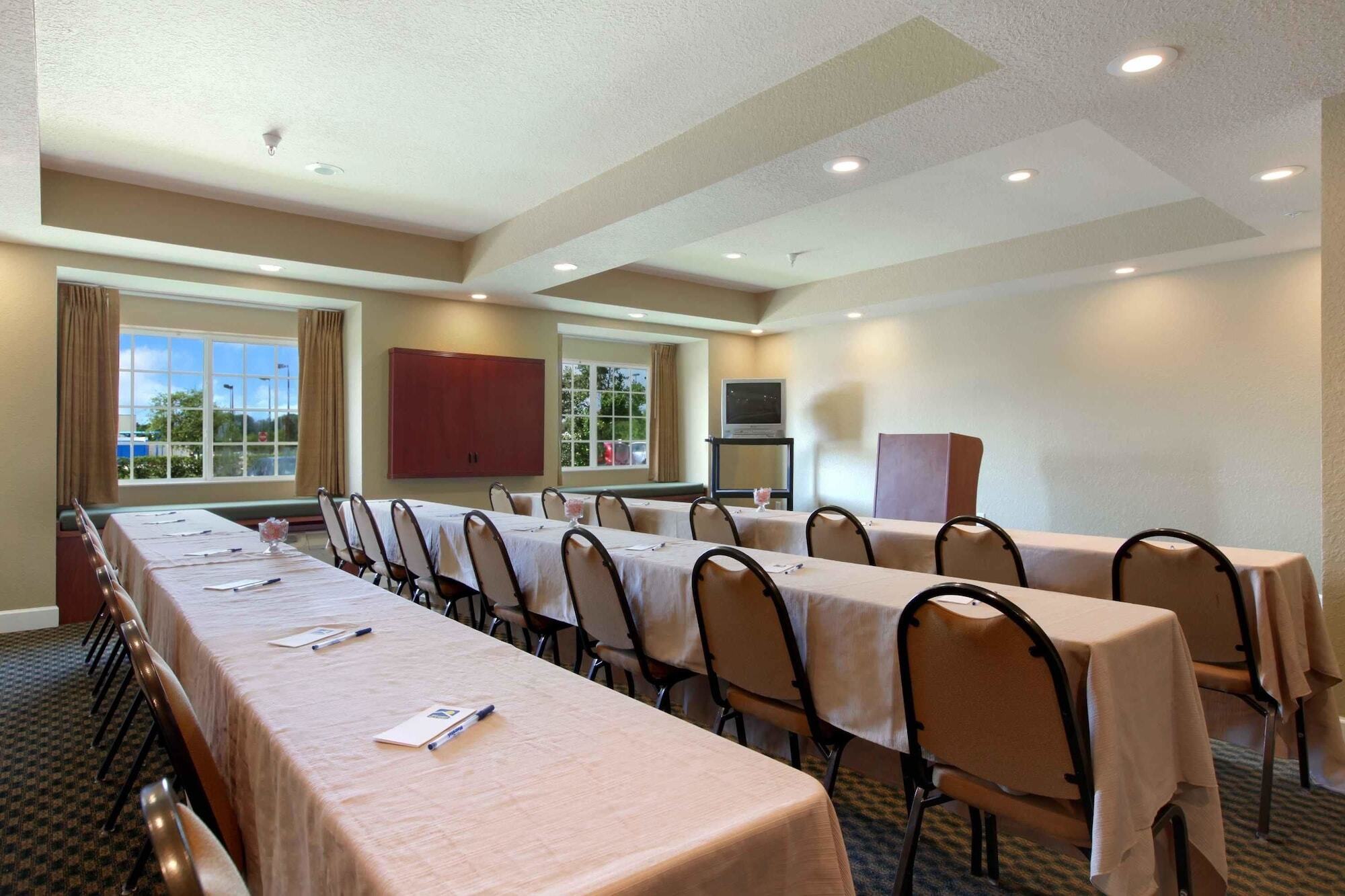 Microtel Inn And Suites - Zephyrhills Buitenkant foto